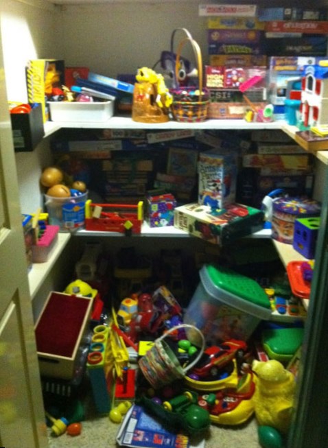 Как упорядочить игрушки в комнате ребенка
