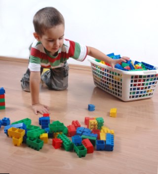 Как упорядочить игрушки в комнате ребенка