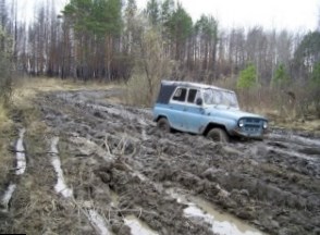 Медведев считает, что денег на сельские дороги выделяется недостаточно