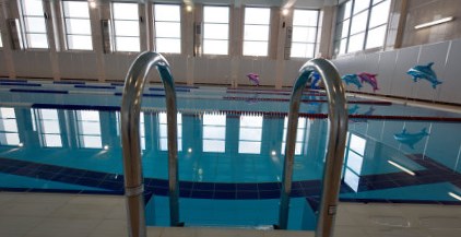 Почти 30 спорткомплексов с бассейнами построят в Подмосковье за три года