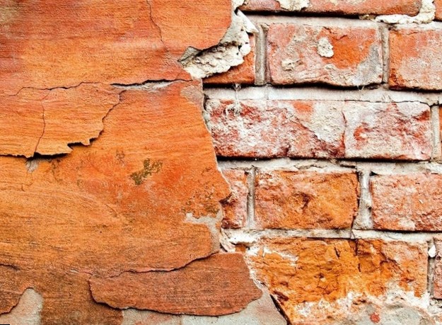 Что необходимо при ремонте трещин в кирпичных стенах
