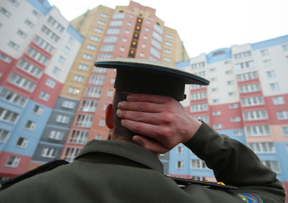 До 2015 года военнослужащим предоставляется право на бесплатную приватизацию своего жилья