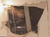В Петербурге в жилом здании обрушился потолок