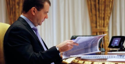 Нужно обсудить конкретные вопросы создания парламентского центра - Медведев